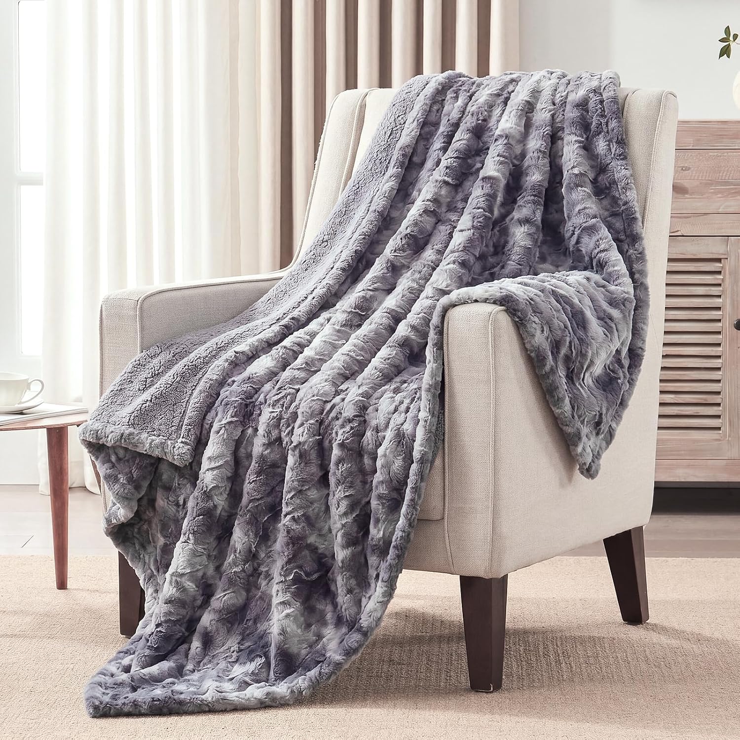 VelloHome Heated Throw Blanket, Faux Fur with 6 Heating Levels, Grey, Throw 50" x 60"