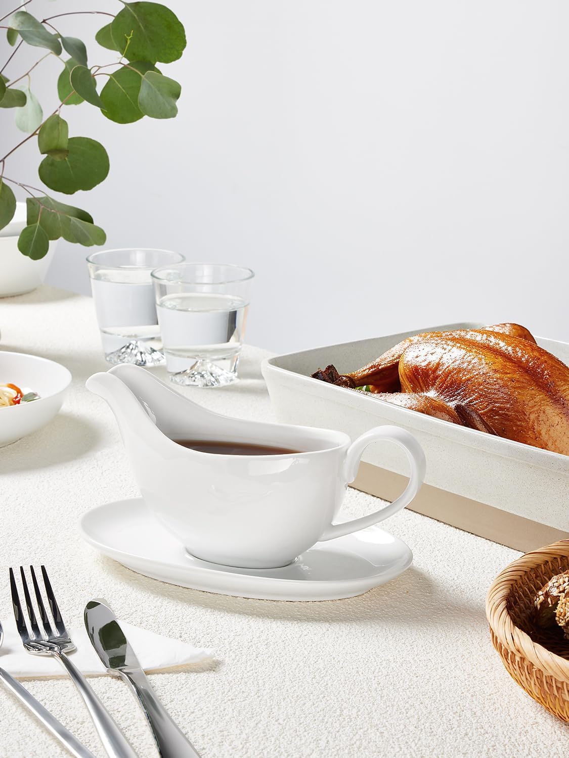 Ashenby 18 oz Ceramic Gravy Boat with Saucer, White Sauce Boat, 1.1 pounds