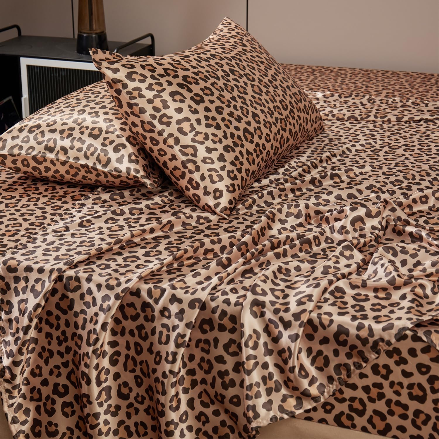 Aldernest 4 Piece Queen Size Satin Bed Sheet Set Deep Pocket Golden Leopard Pattern Luxury Silky Super Soft 1 Flat Sheet 1 Fitted Sheet 2 Envelope