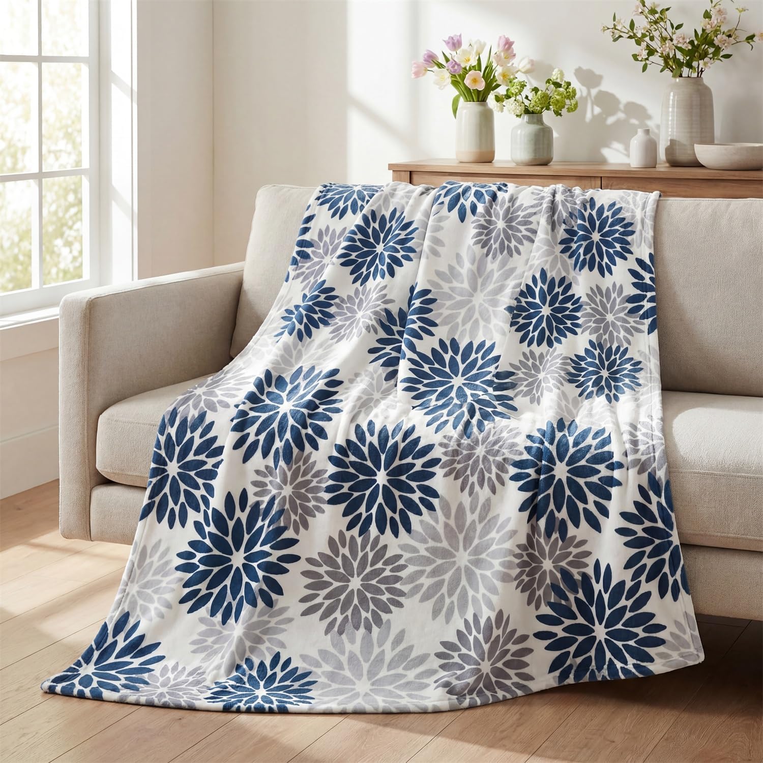VelloHome Dahlia Pinnata Floral Blue Silver Flannel Throw Blanket 50x60, 0.56 kg, Blue Grey Silver