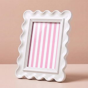 Ashenby 5x7 Inches Wavy Scalloped Picture Frame White