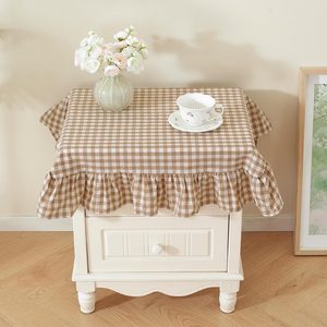 Barleyfield Taupe and White Gingham Ruffled Square Tablecloth, 24x24 Inch, 2.88 ounces, Taupe and White Plaid